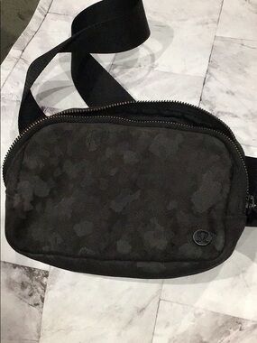lulu belt bag